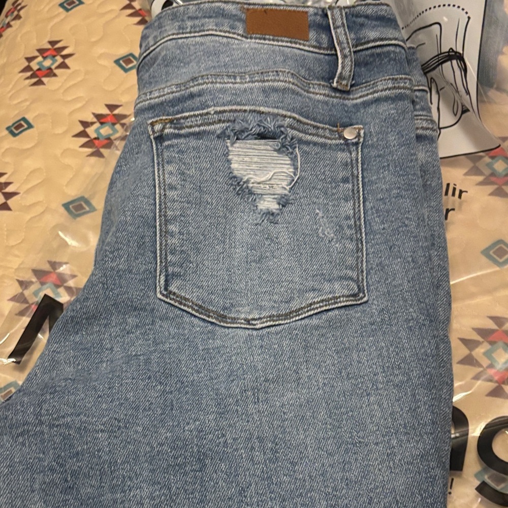Judy Blue Light Blue Distressed Boyfriend Jeans size 15/32